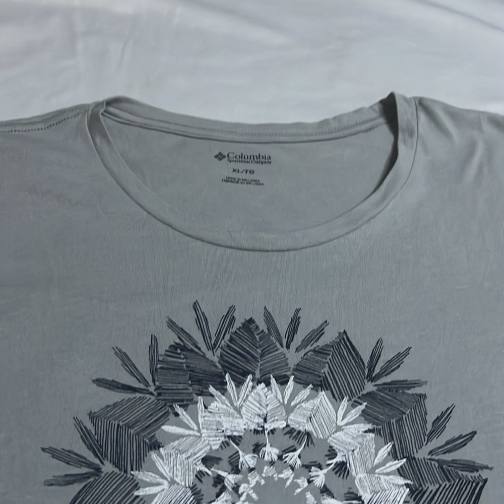 Columbia Short Sleeved Tshirt - Picture 7 of 9